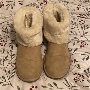 Size 9 Arizona fuzzy boots